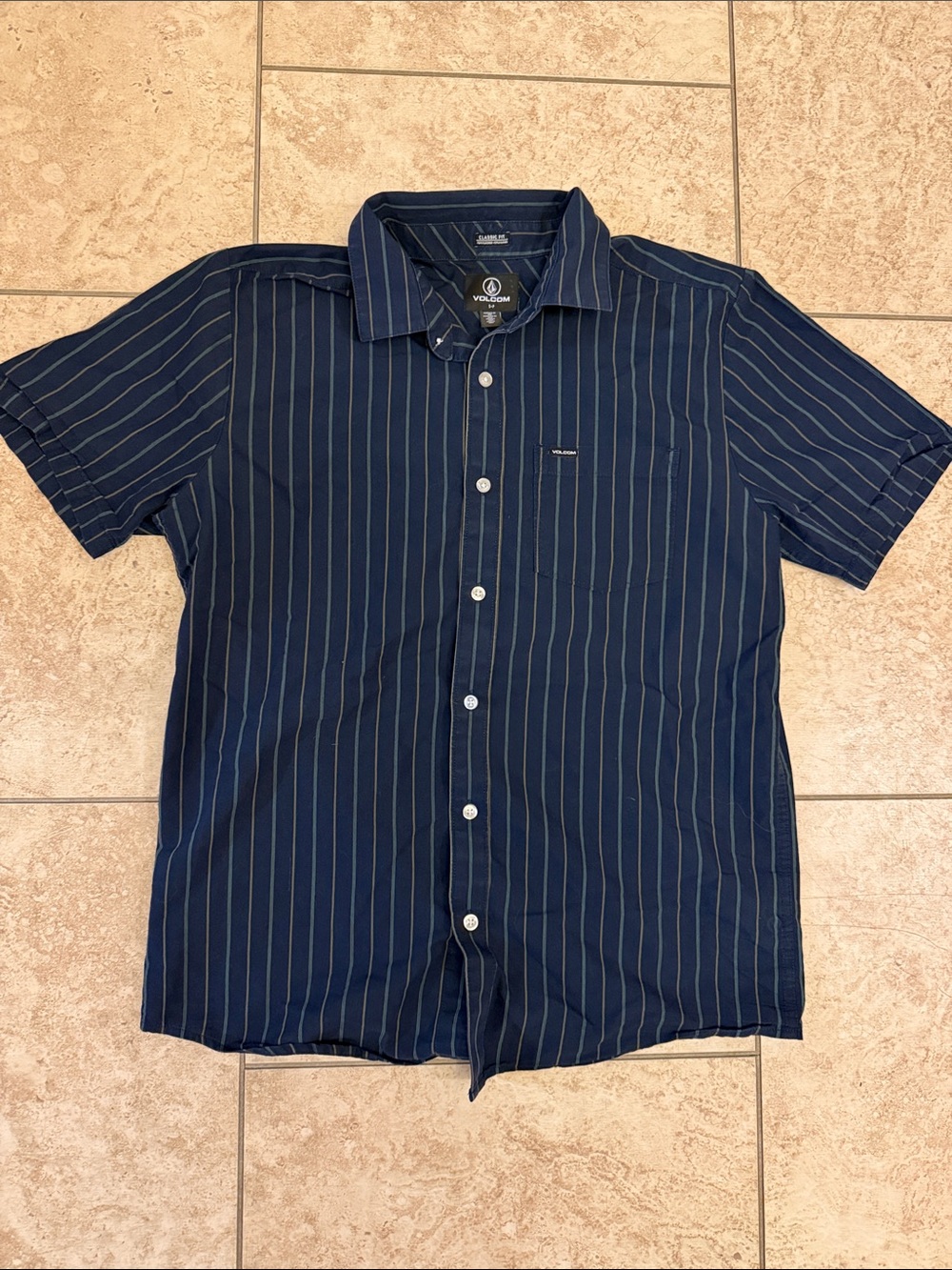 Volcom Men’s Navy Blue Pinstripe Short Sleeve Button-Up Shirt size small